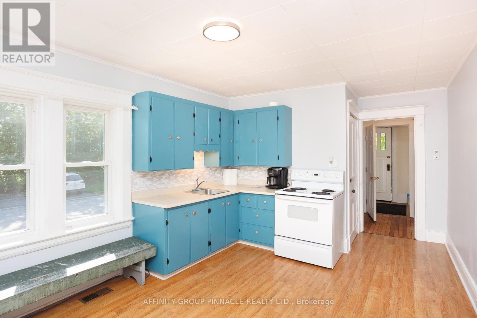 72 Melbourne Street W, Kawartha Lakes, Ontario K9V 2T3 - Photo 9 - X12584422