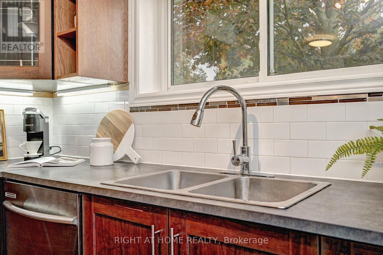 39 Southwood Drive, Kitchener, Ontario  N2E 2E6 - Photo 14 - X12584358