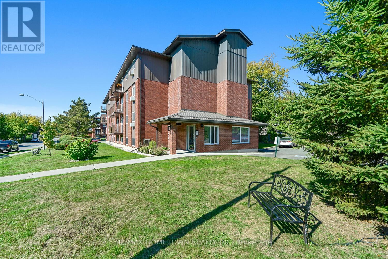 17 - 6 Charlotte Place, Brockville, Ontario  K6V 6T4 - Photo 2 - X12584450