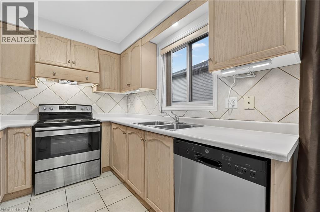 3 Kenyon Crescent, Grimsby, Ontario  L3M 5M5 - Photo 4 - 40790970