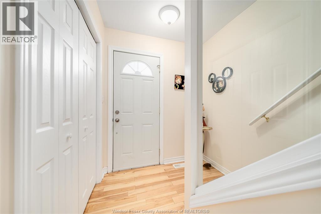 9318 Bayswater Court, Windsor, Ontario  N8S 4L1 - Photo 5 - 25029438