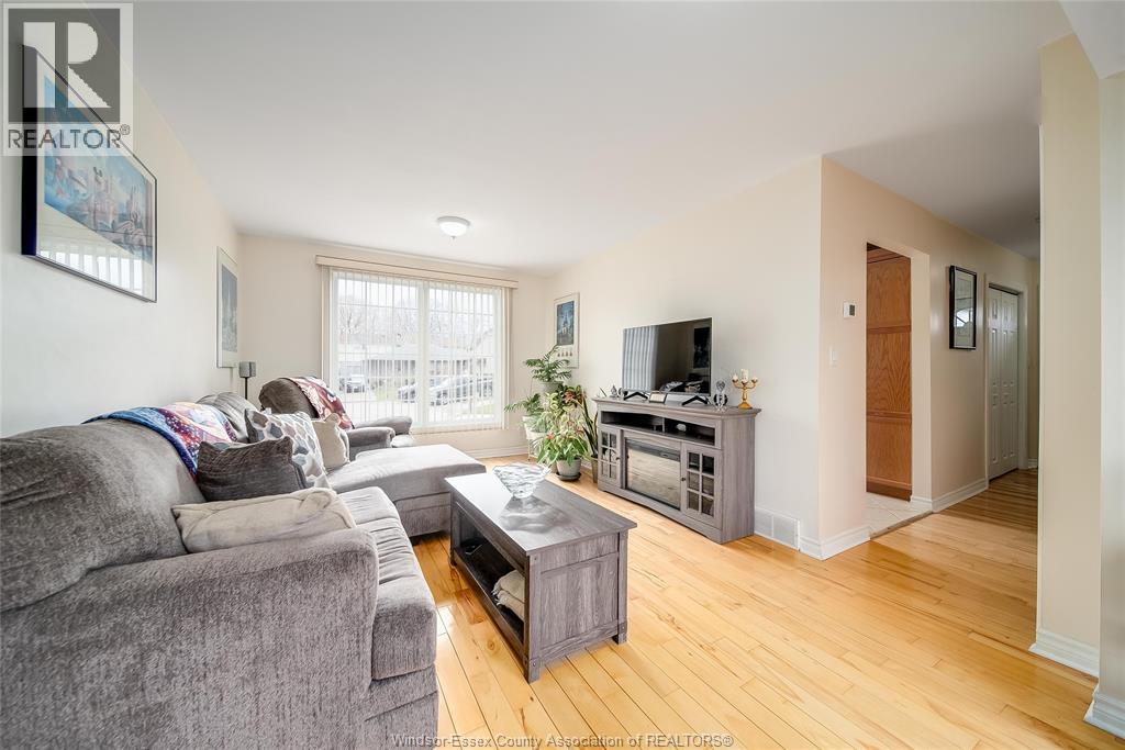 9318 Bayswater Court, Windsor, Ontario  N8S 4L1 - Photo 7 - 25029438