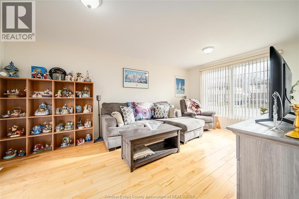 9318 Bayswater Court, Windsor, Ontario  N8S 4L1 - Photo 8 - 25029438