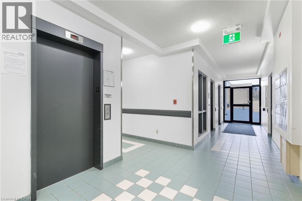 17 King Street E Unit# 205, Dundas, Ontario  L9H 1B7 - Photo 2 - 40791011