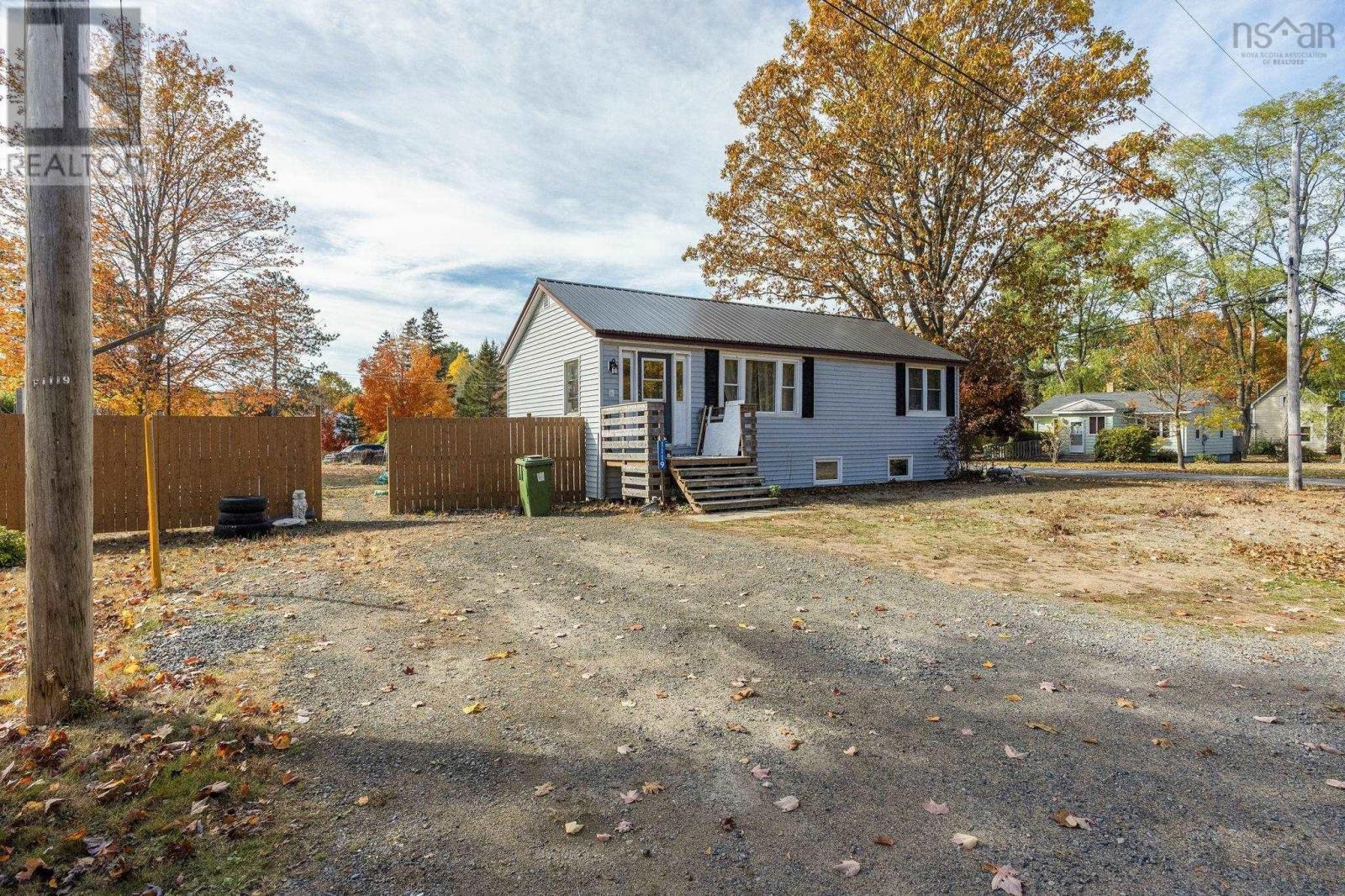 1119 Neily Crescent, Greenwood, Nova Scotia  B0P 1R0 - Photo 2 - 202526456