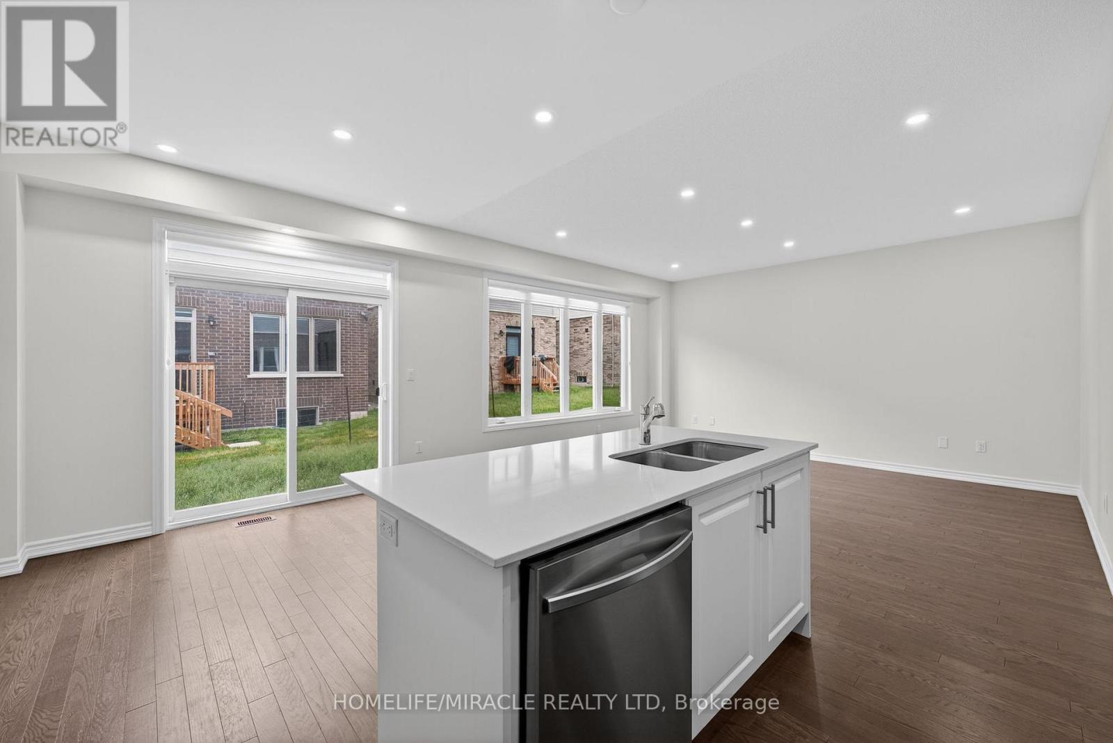 11 Phoenix Boulevard, Barrie, Ontario  L9S 2Z4 - Photo 15 - S12494188