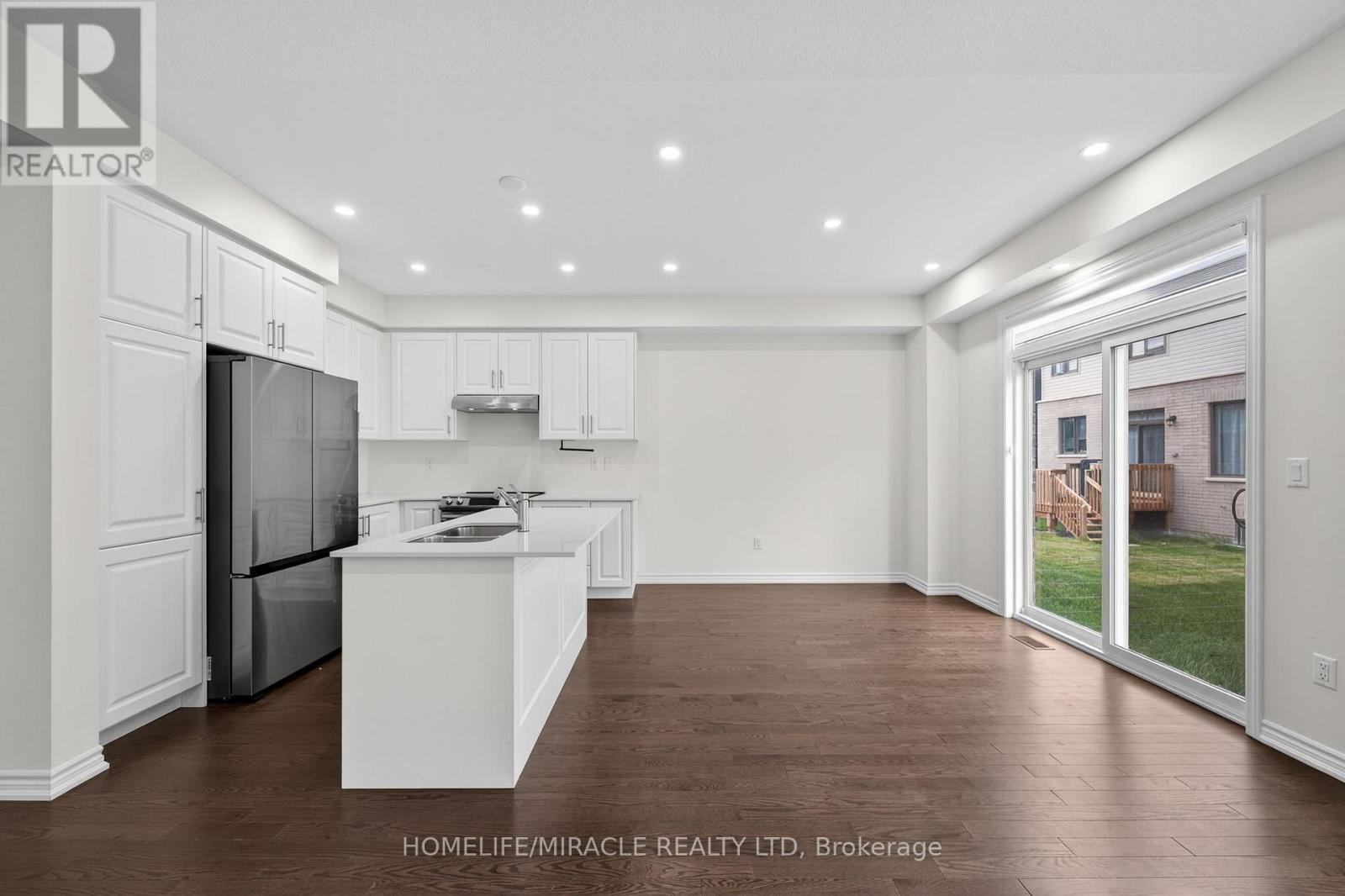 11 Phoenix Boulevard, Barrie, Ontario  L9S 2Z4 - Photo 13 - S12494188