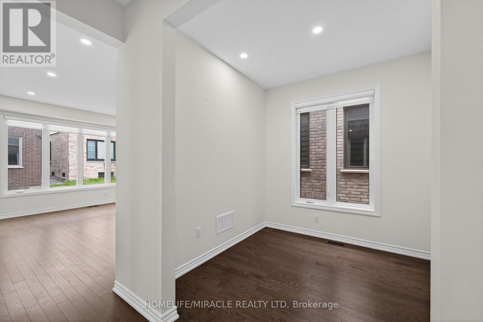 11 Phoenix Boulevard, Barrie, Ontario  L9S 2Z4 - Photo 8 - S12494188