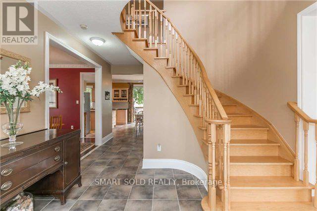 704 Foxcroft Boulevard, Newmarket, Ontario  L3X 1N2 - Photo 2 - N12584442