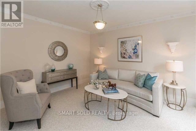 704 Foxcroft Boulevard, Newmarket, Ontario  L3X 1N2 - Photo 4 - N12584442