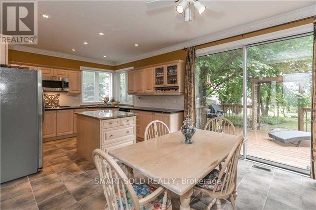 704 Foxcroft Boulevard, Newmarket, Ontario  L3X 1N2 - Photo 8 - N12584442