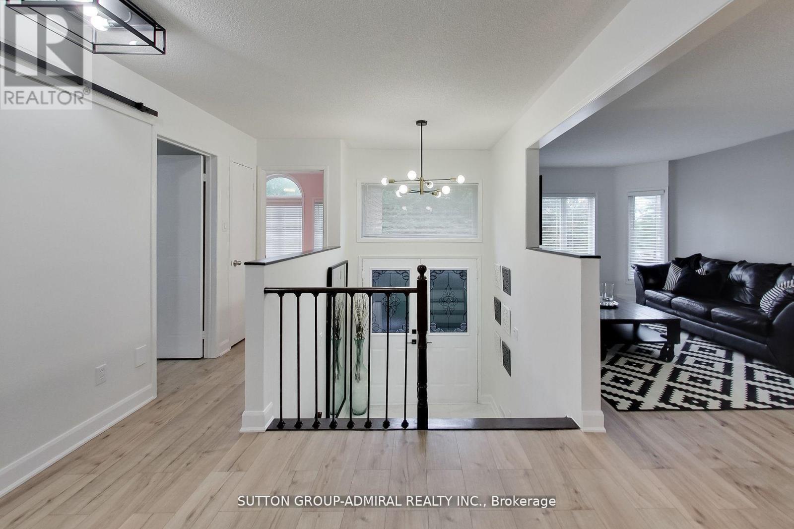 11 Club Court, Wasaga Beach, Ontario  L9Z 1J8 - Photo 5 - S12584426