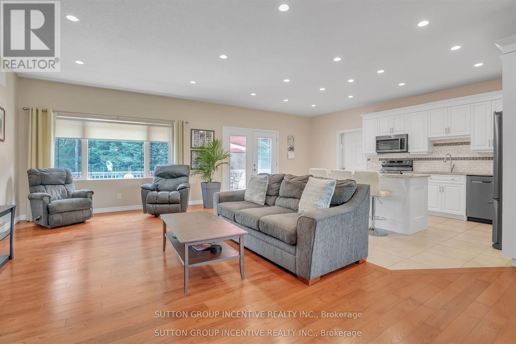 13895 County Rd 27 Road, Springwater, Ontario  L0L 2K0 - Photo 9 - S12584458