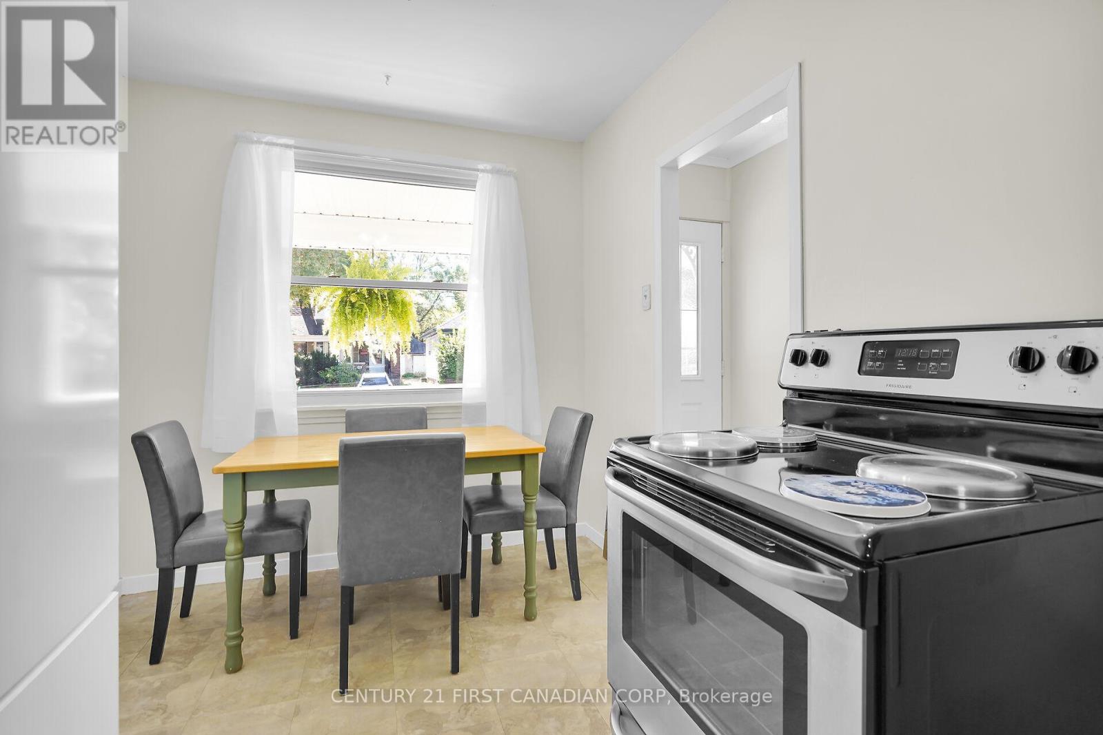 42 Briscoe Street E, London South, Ontario  N6C 1W9 - Photo 10 - X12584624