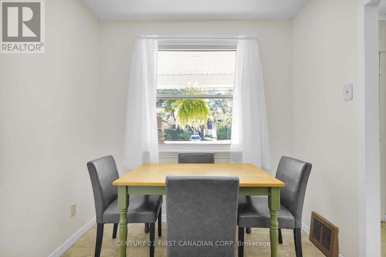 42 Briscoe Street E, London South, Ontario  N6C 1W9 - Photo 11 - X12584624