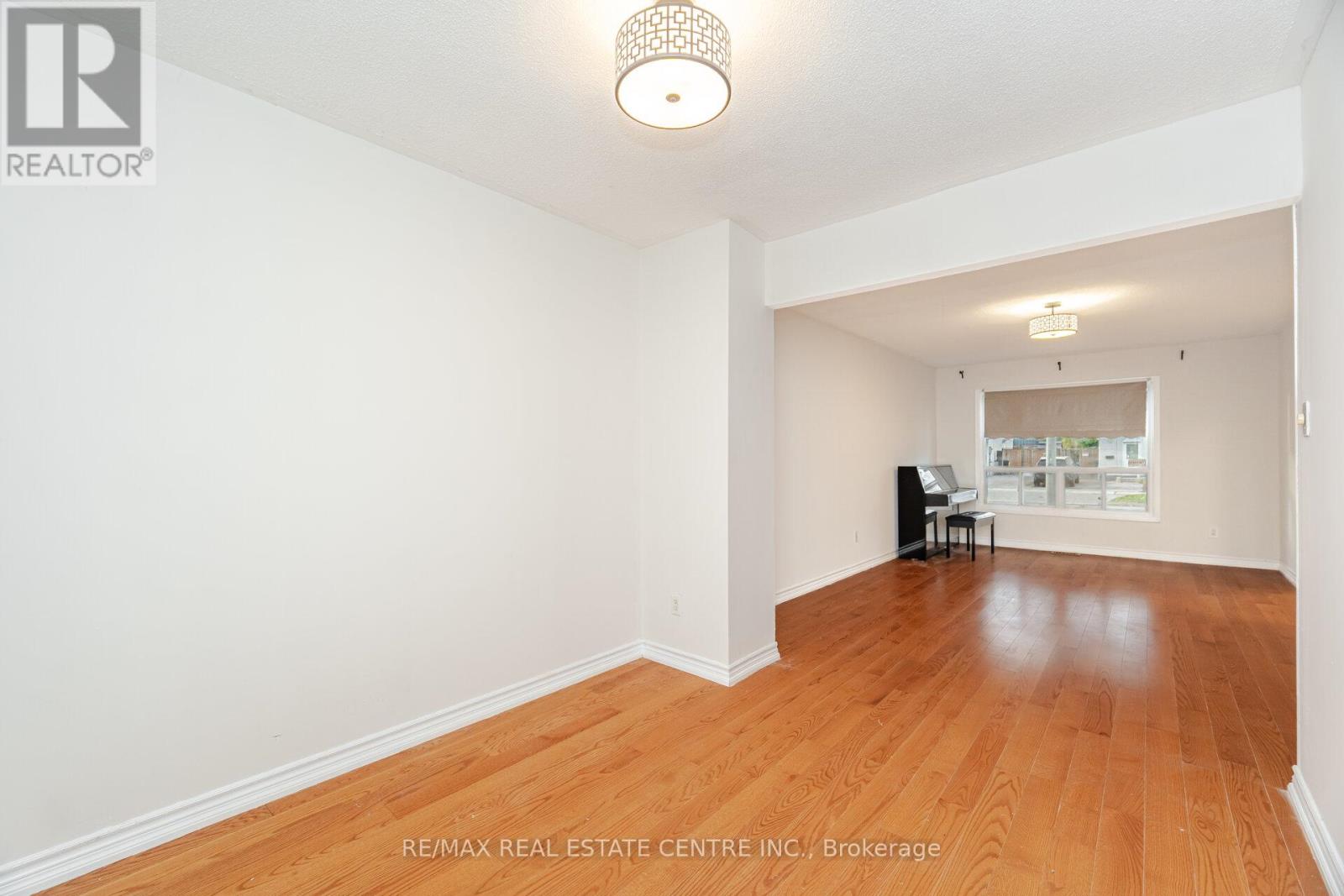 51 Crawford Drive, Brampton, Ontario  L6V 2C6 - Photo 10 - W12584378