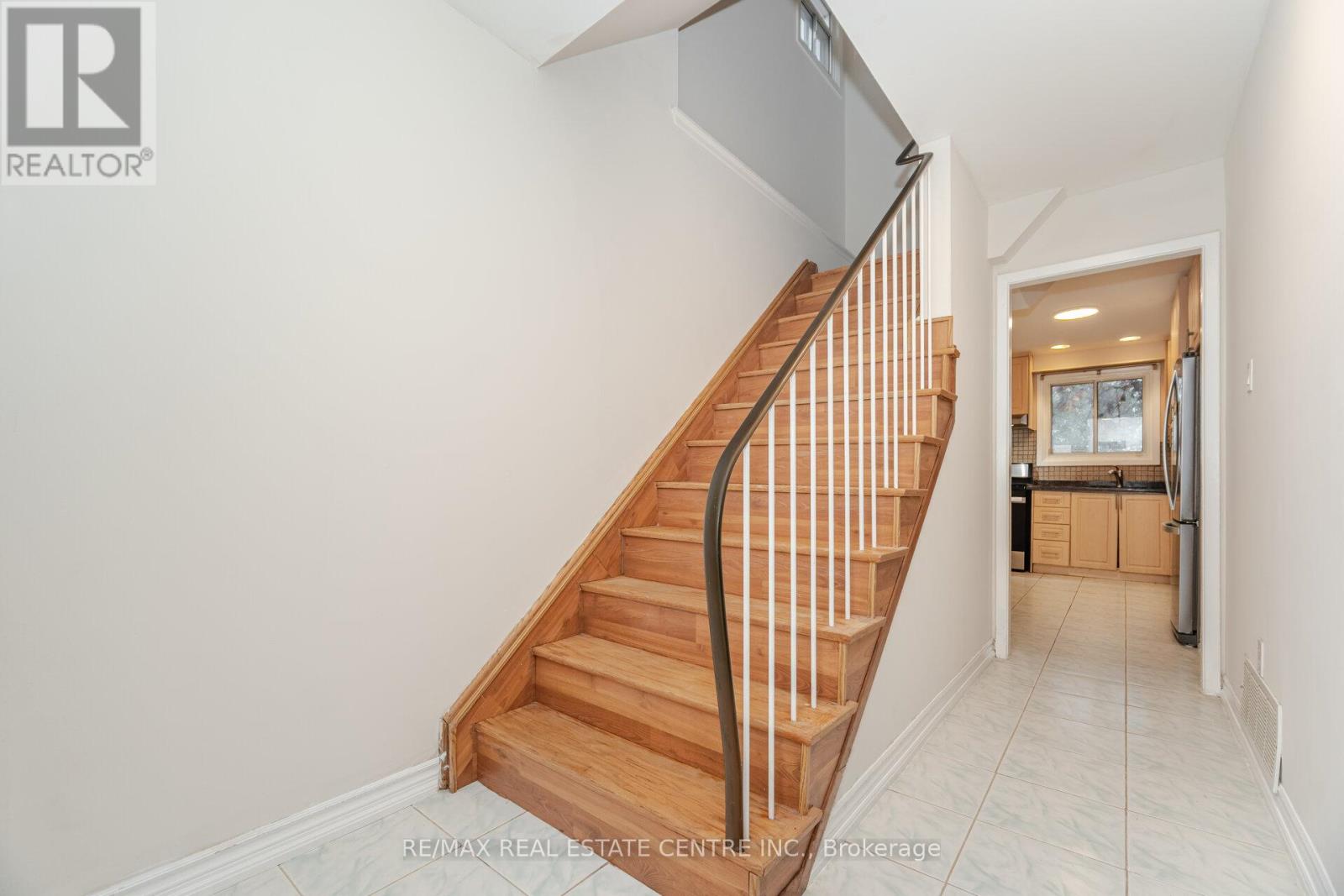 51 Crawford Drive, Brampton, Ontario  L6V 2C6 - Photo 16 - W12584378