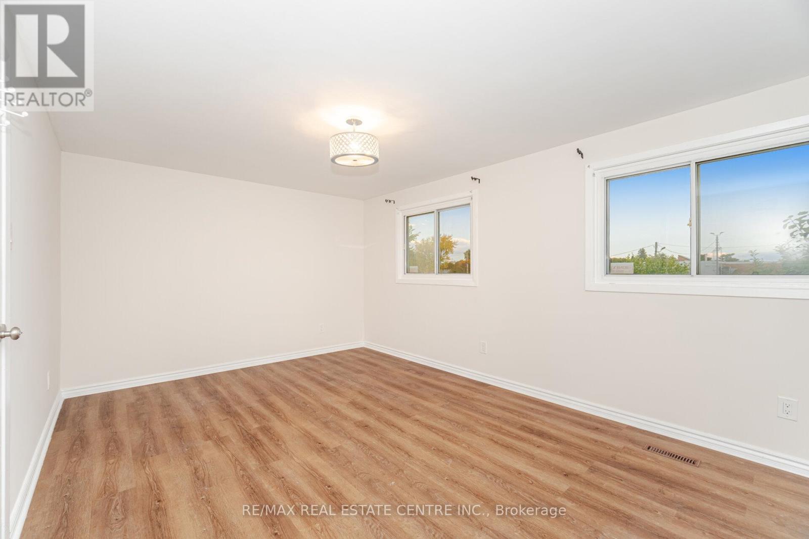 51 Crawford Drive, Brampton, Ontario  L6V 2C6 - Photo 19 - W12584378