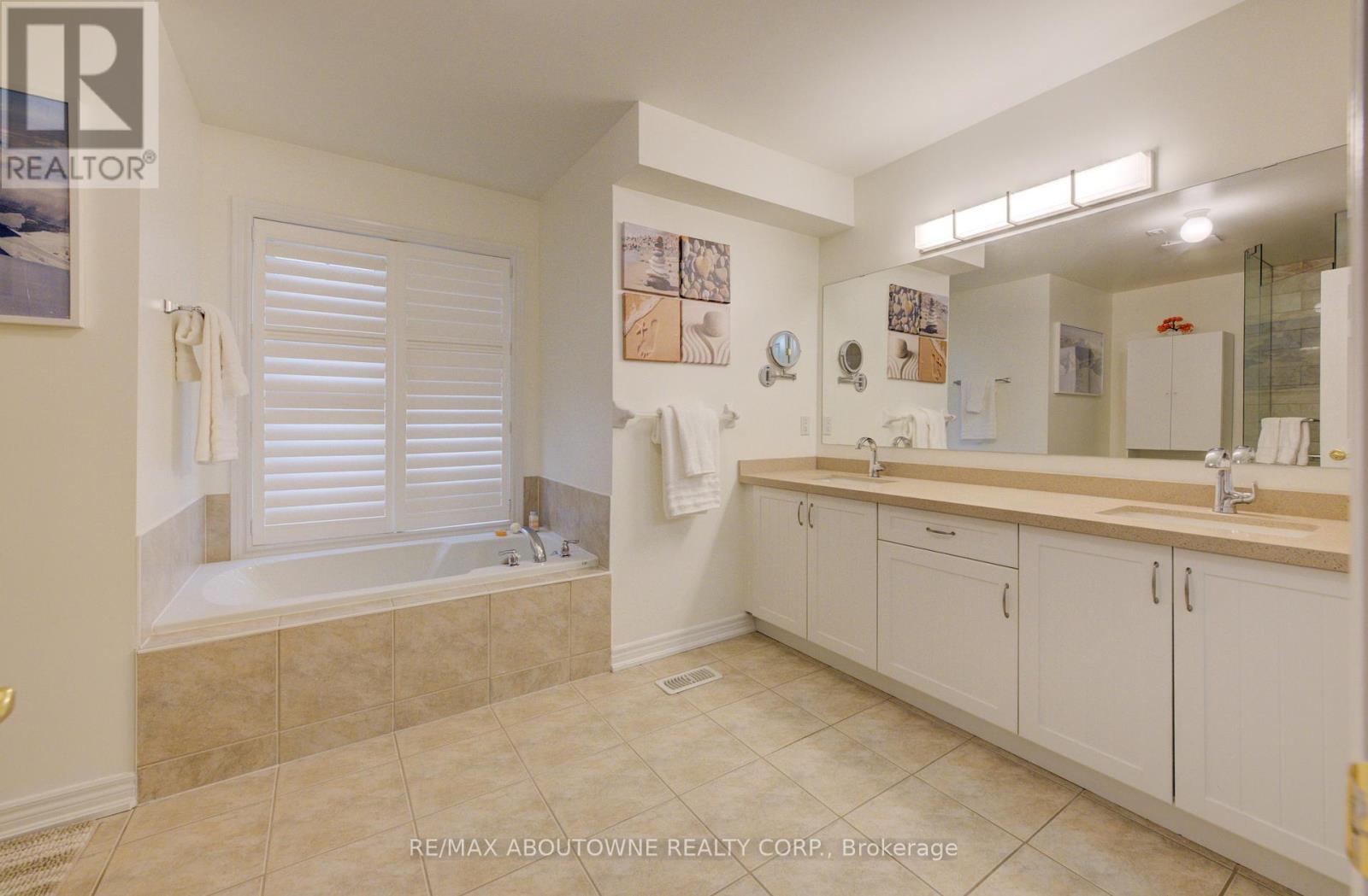 6 - 2351 Lakeshore Road, Oakville, Ontario  L6L 1H4 - Photo 23 - W12584452