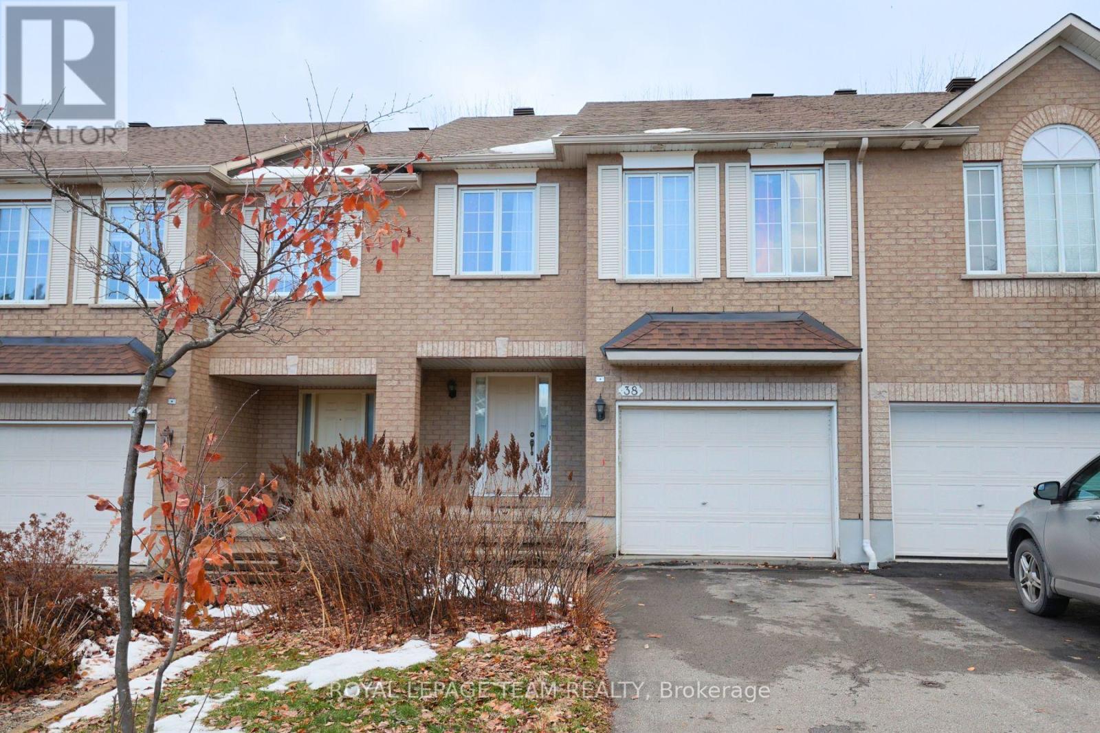 38 MACASSA CIRCLE, Ottawa, Ontario