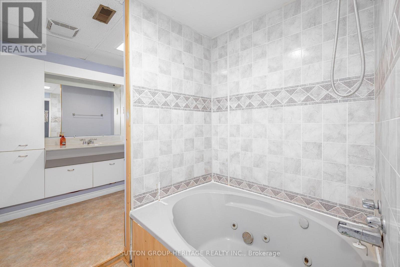 24 Pleasant View Crescent, Kawartha Lakes, Ontario  K0M 2C0 - Photo 37 - X12584396