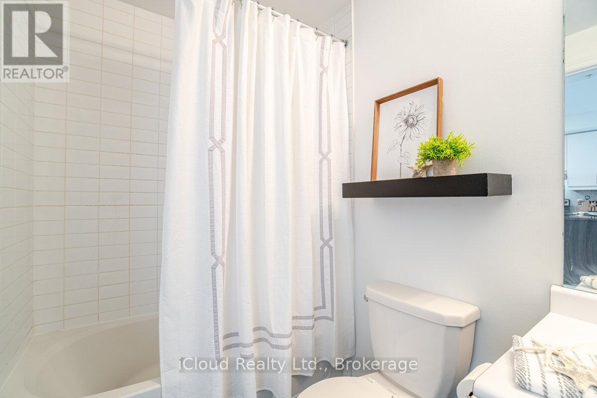 114 - 570 Lolita Gardens, Mississauga, Ontario  L5A 0A1 - Photo 14 - W12583702