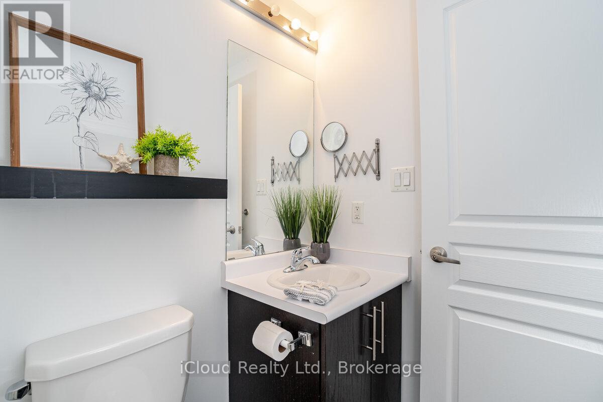 114 - 570 Lolita Gardens, Mississauga, Ontario  L5A 0A1 - Photo 15 - W12583702