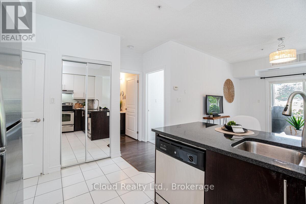 114 - 570 Lolita Gardens, Mississauga, Ontario  L5A 0A1 - Photo 5 - W12583702