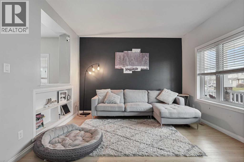 126 Silkstone Road W, Lethbridge, Alberta  T1J 2G3 - Photo 3 - A2272137