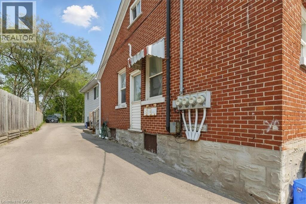 839 Stirling Avenue S, Kitchener, Ontario  N2L 2M6 - Photo 1 - 40738443