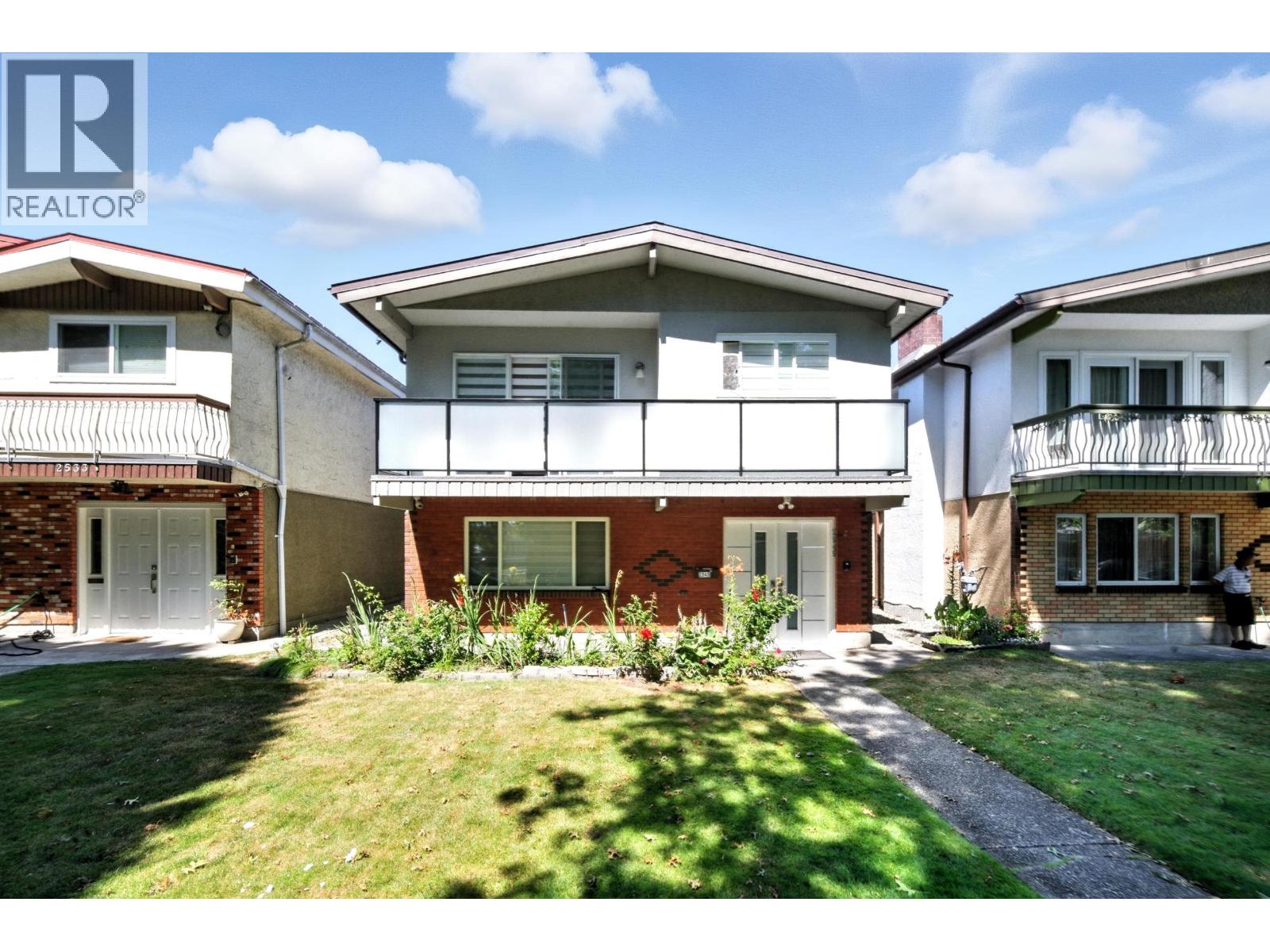 2545 E 43rd Avenue, Vancouver, British Columbia  V5R 5V7 - Photo 1 - R3070750