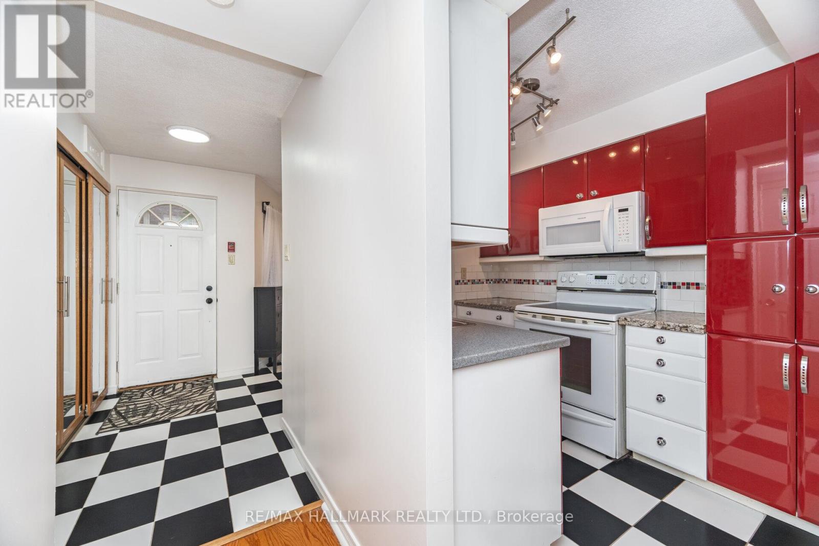 #10 - 2112 Queen Street E, Toronto, Ontario  M4E 1E2 - Photo 5 - E12584638