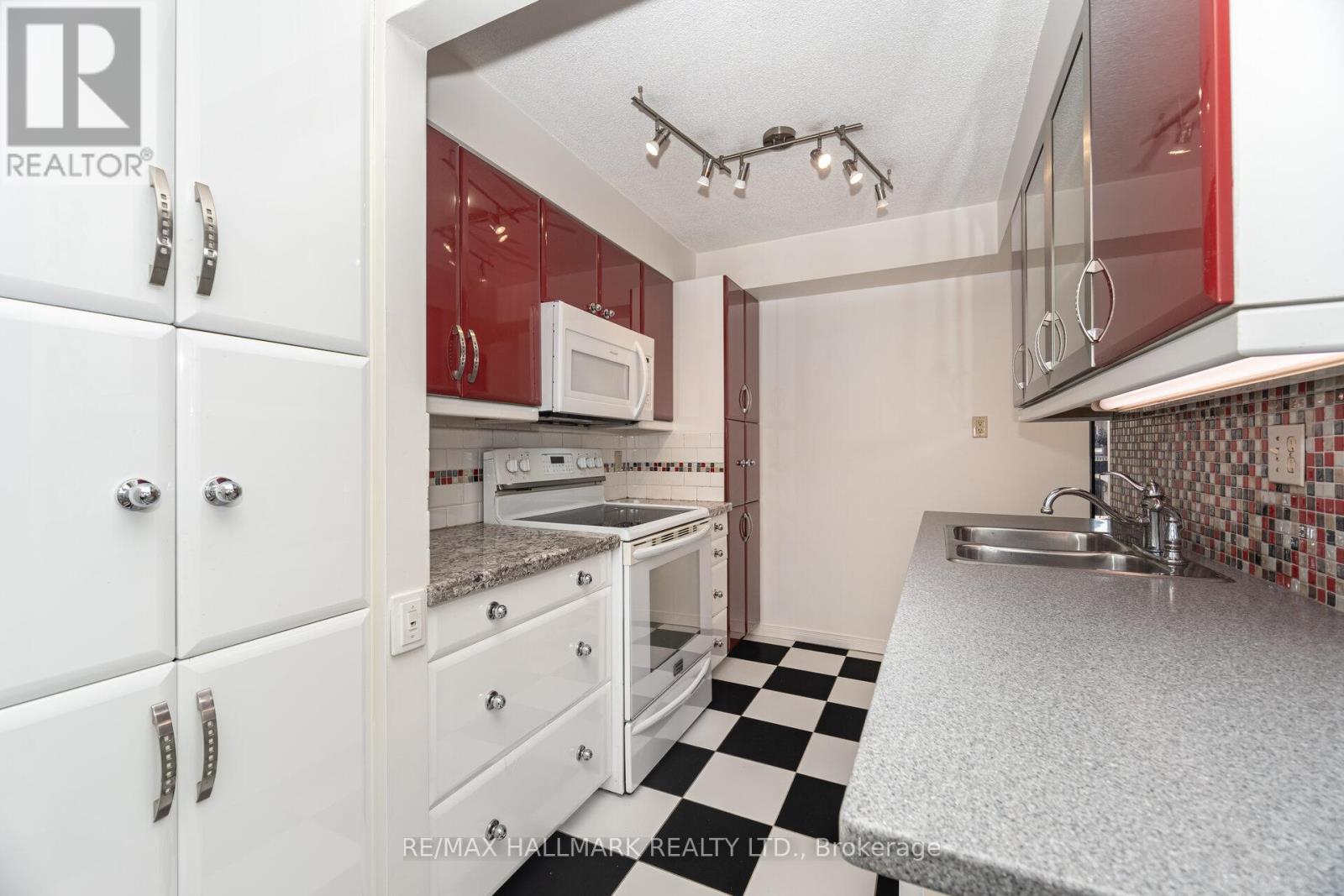 #10 - 2112 Queen Street E, Toronto, Ontario  M4E 1E2 - Photo 8 - E12584638