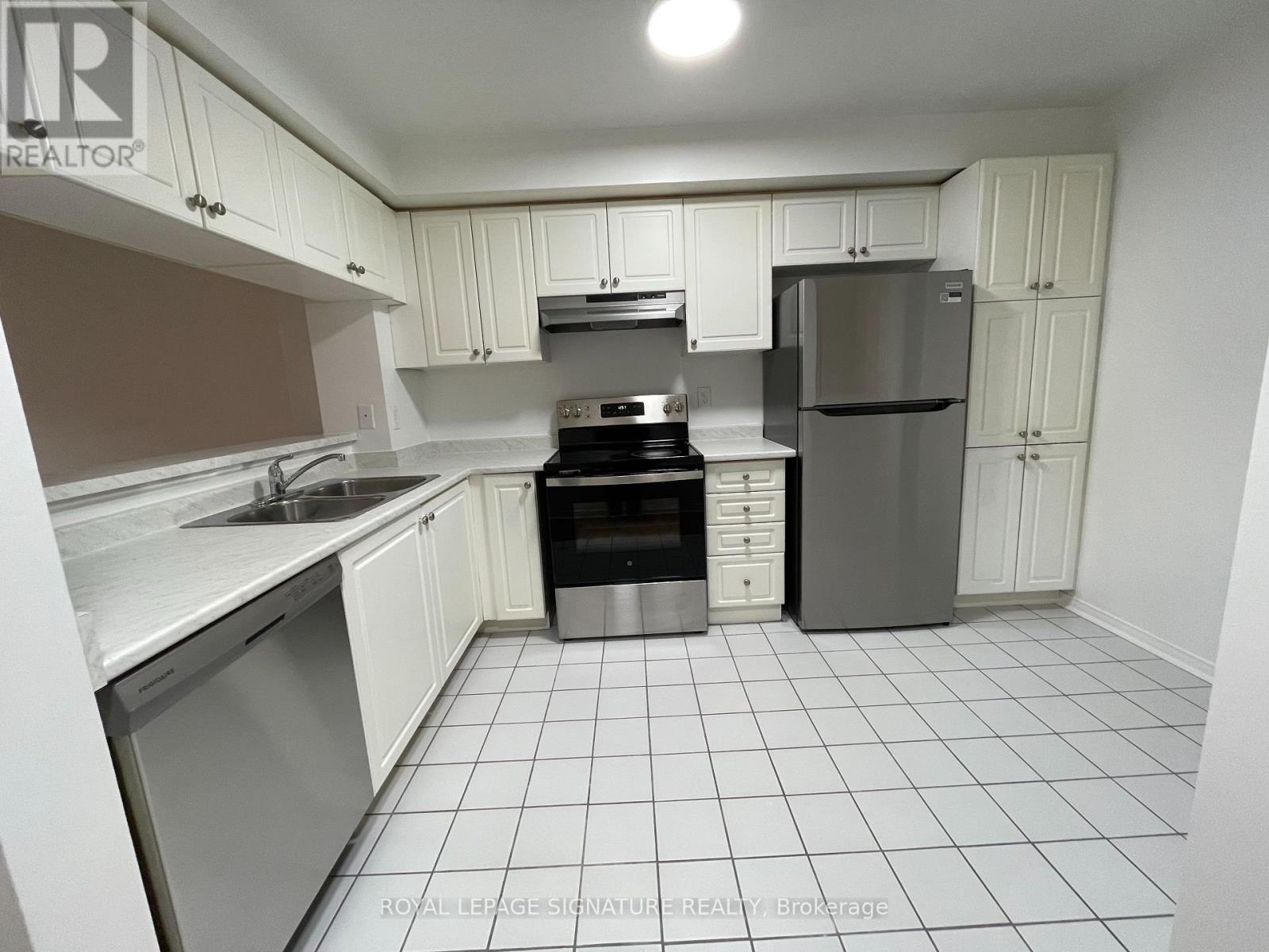 26 - 5625 Glen Erin Drive, Mississauga, Ontario  L5M 6V1 - Photo 3 - W12564396