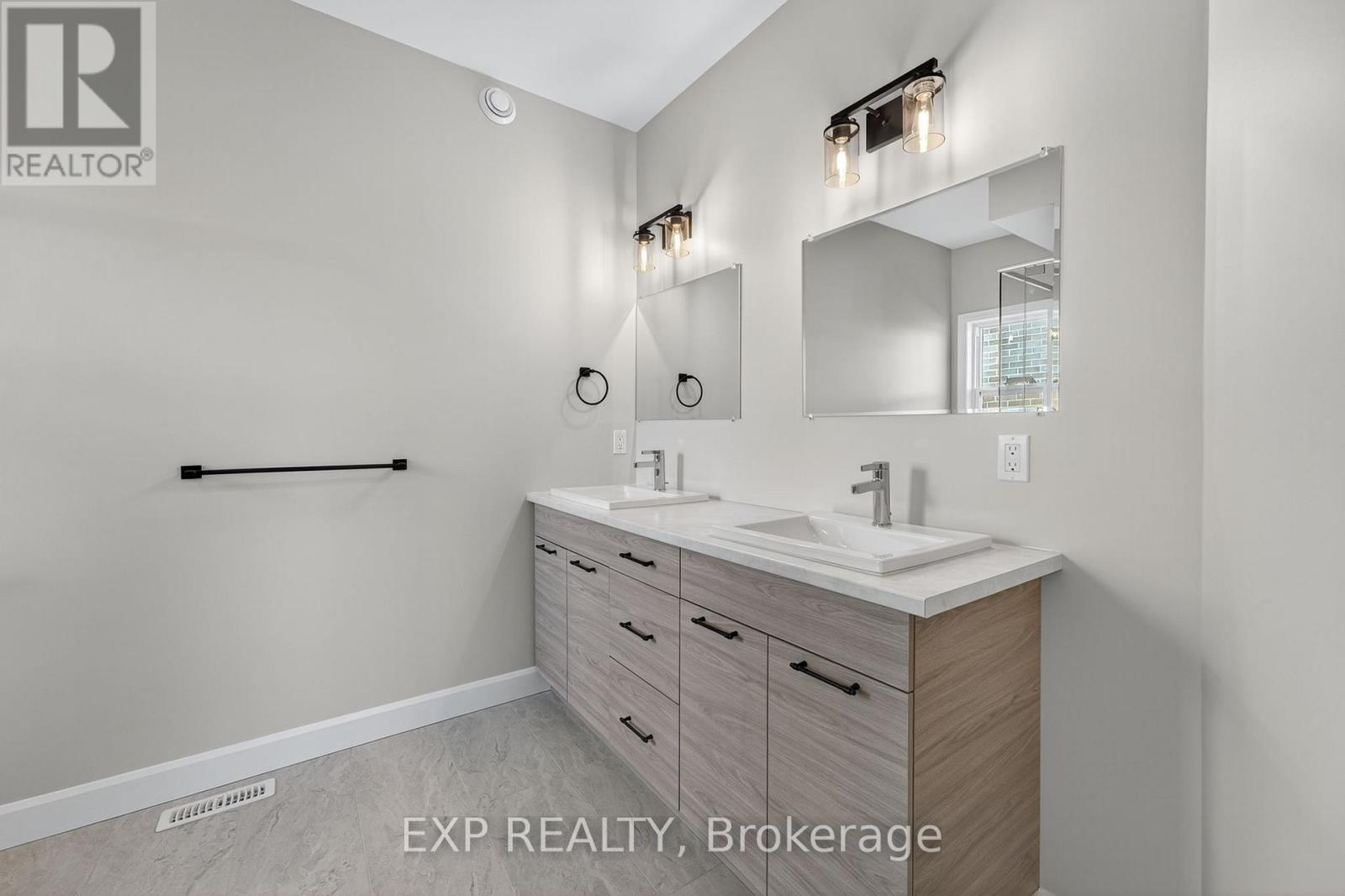 6 Vaughn Court, Belleville (Thurlow Ward), Ontario  K8N 0R7 - Photo 27 - X12454997