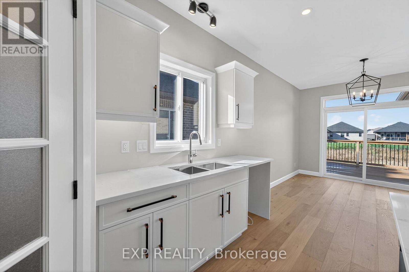 6 Vaughn Court, Belleville (Thurlow Ward), Ontario  K8N 0R7 - Photo 9 - X12454997