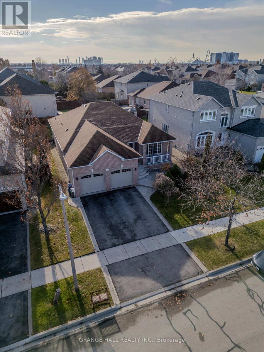 17 Lomond Avenue, Vaughan, Ontario L6A 2N7 - Photo 32 - N12584462