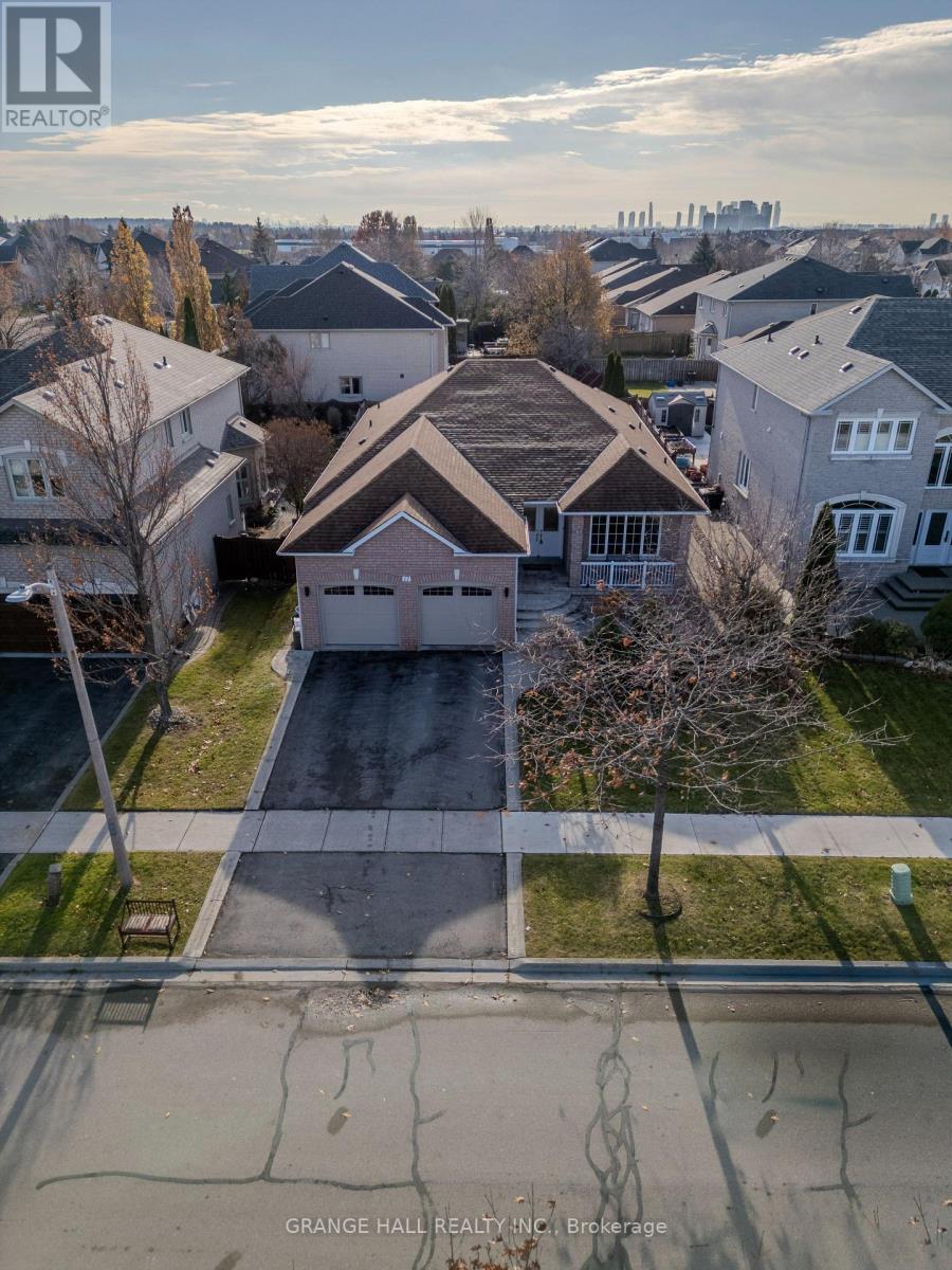 17 Lomond Avenue, Vaughan, Ontario L6A 2N7 - Photo 33 - N12584462