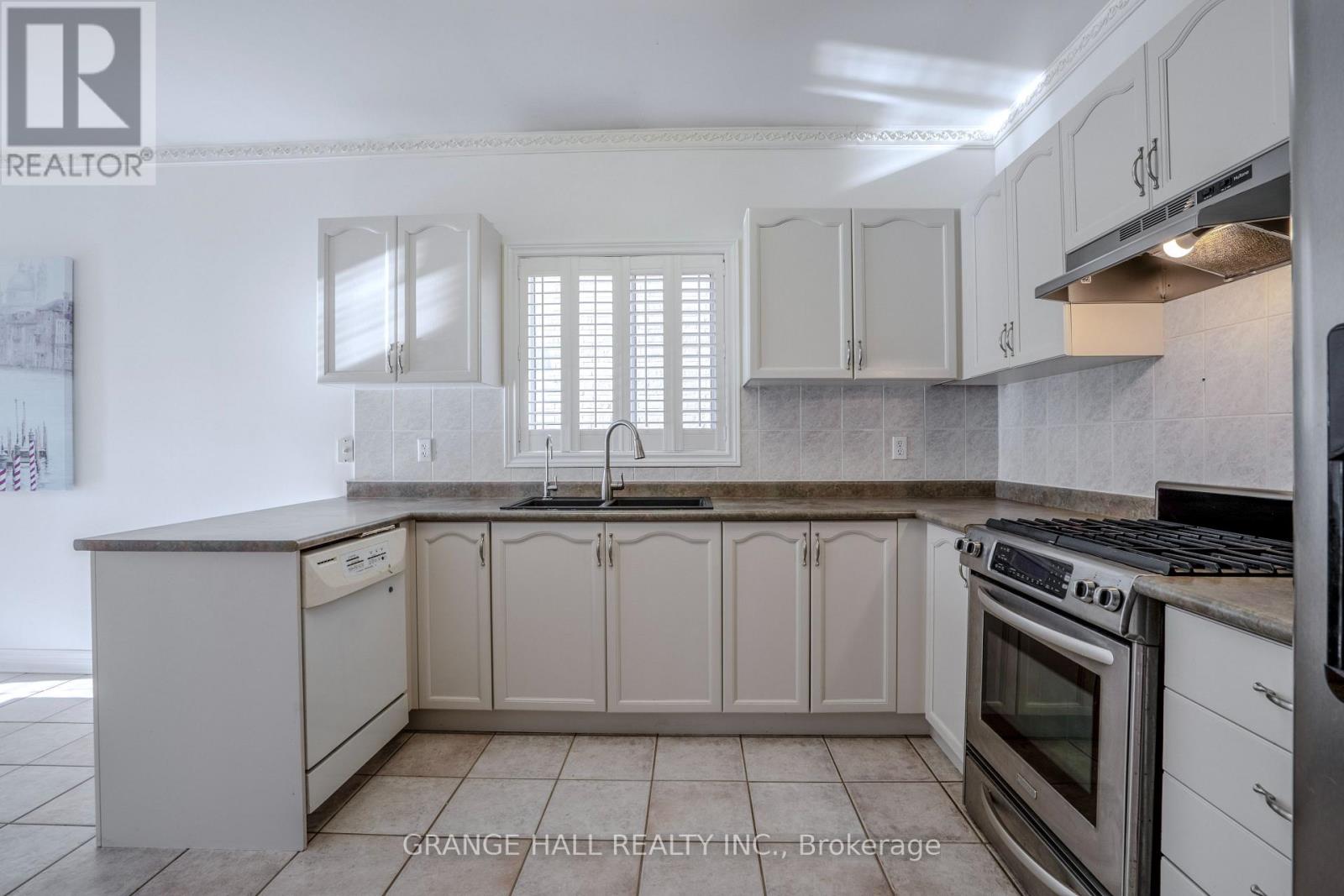 17 Lomond Avenue, Vaughan, Ontario L6A 2N7 - Photo 7 - N12584462