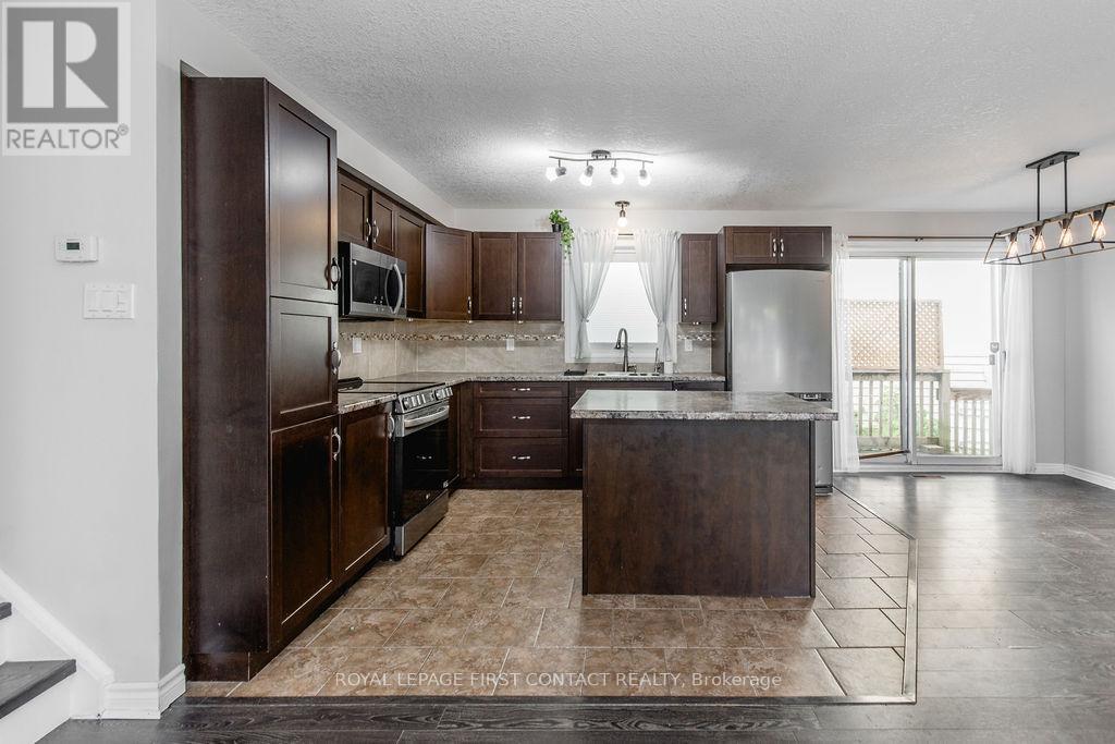 6 Duckworth Street, Essa (Angus), Ontario  L0M 1B0 - Photo 4 - N12584556