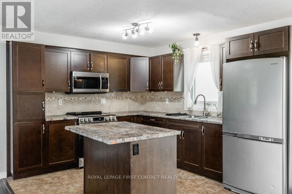 6 Duckworth Street, Essa (Angus), Ontario  L0M 1B0 - Photo 6 - N12584556