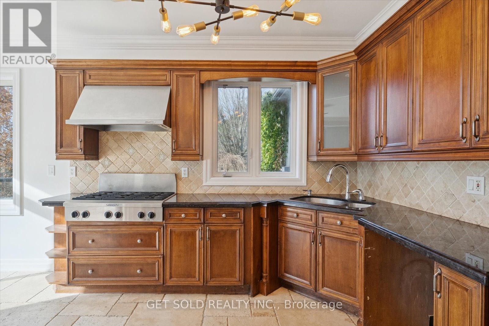 5 Hawkwing Court, Whitchurch-Stouffville, Ontario  L3Y 4W1 - Photo 11 - N12584592