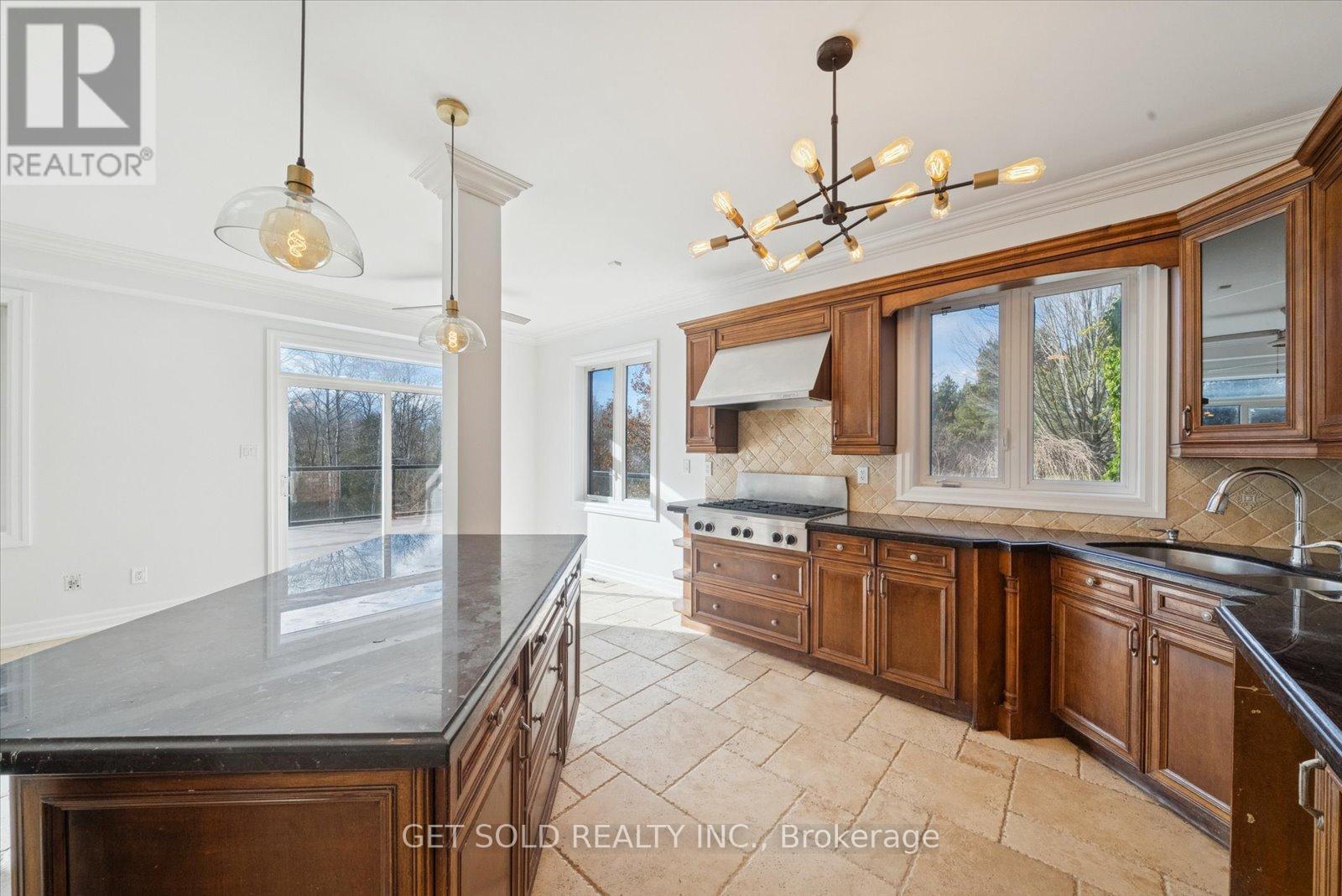 5 Hawkwing Court, Whitchurch-Stouffville, Ontario  L3Y 4W1 - Photo 12 - N12584592