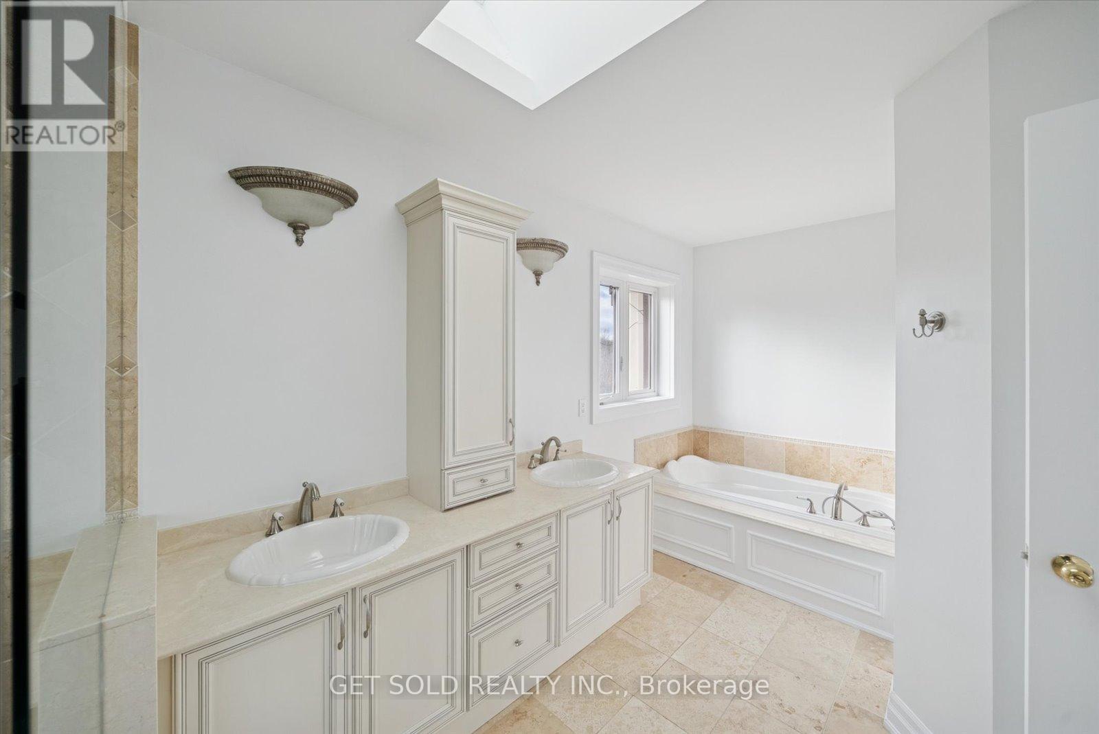 5 Hawkwing Court, Whitchurch-Stouffville, Ontario  L3Y 4W1 - Photo 25 - N12584592