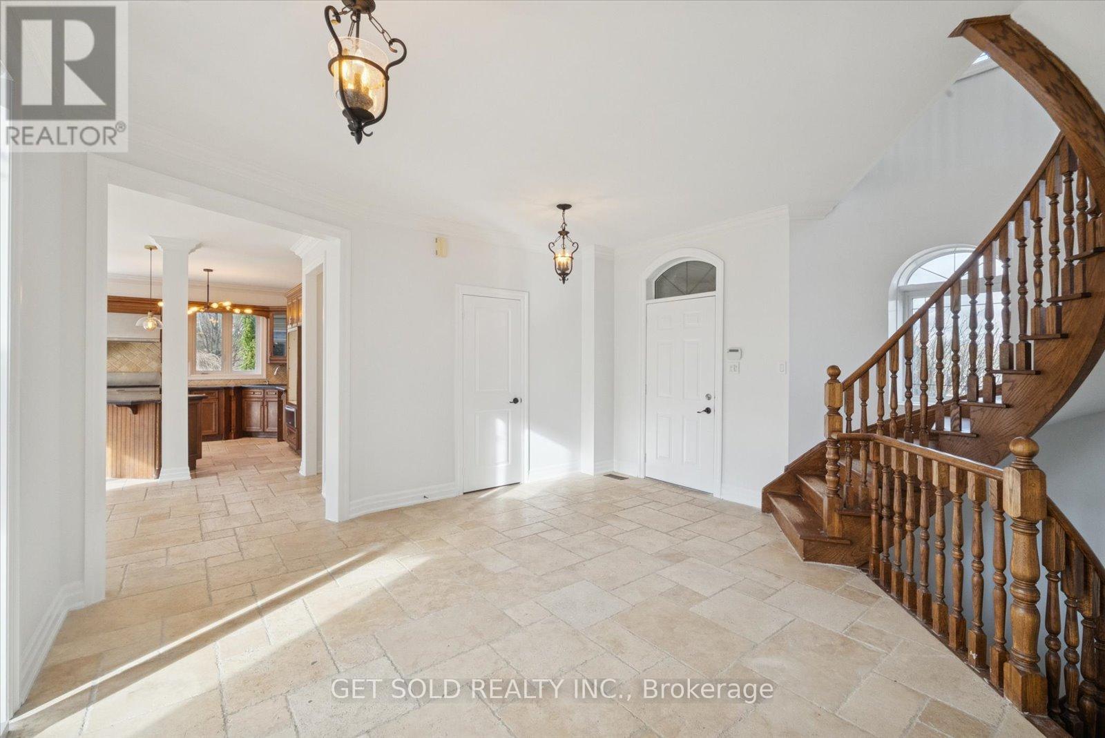 5 Hawkwing Court, Whitchurch-Stouffville, Ontario  L3Y 4W1 - Photo 5 - N12584592