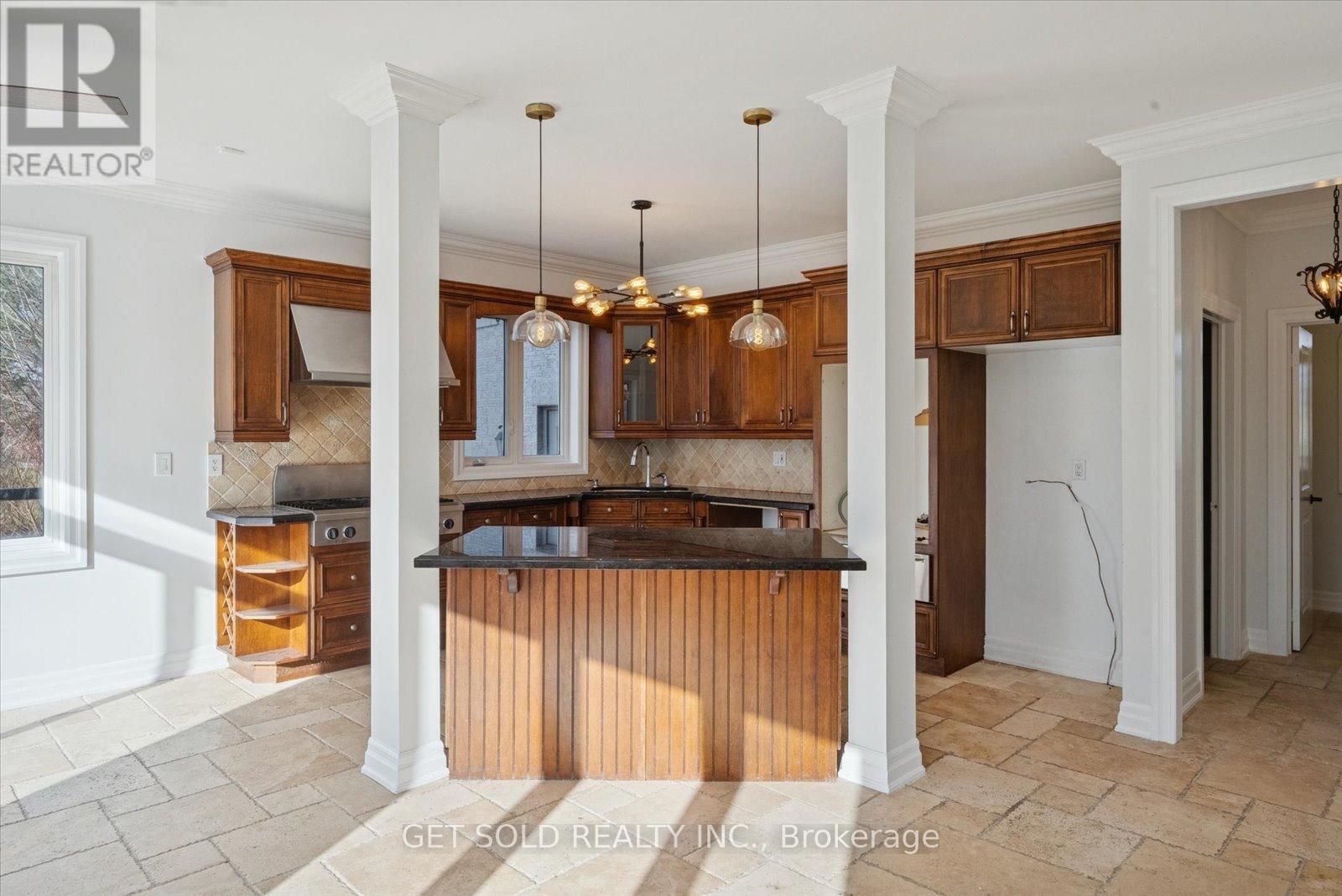 5 Hawkwing Court, Whitchurch-Stouffville, Ontario  L3Y 4W1 - Photo 9 - N12584592