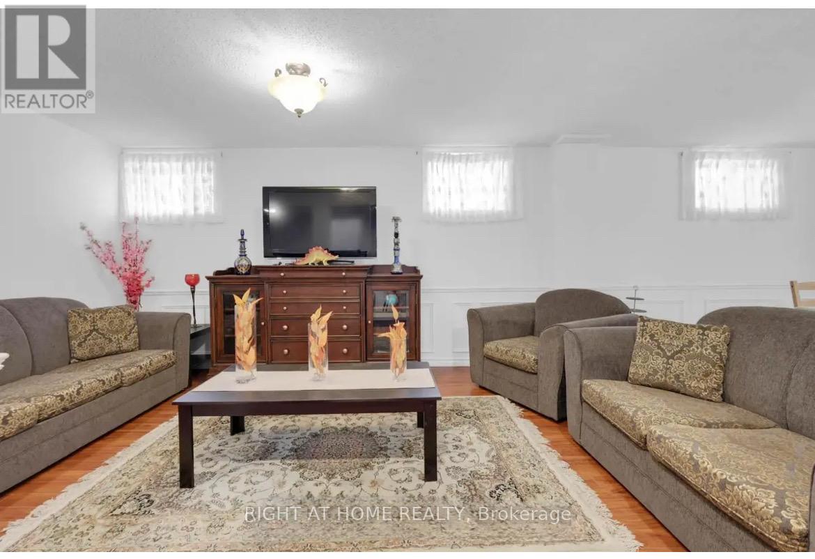 19 Bingham Street, Richmond Hill, Ontario  L4C 8Y6 - Photo 2 - N12584636