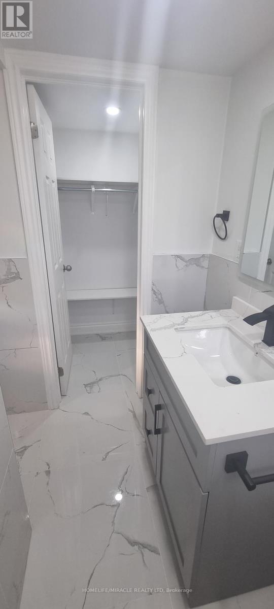 56 Ironside Drive, Vaughan, Ontario  L4H 3R9 - Photo 8 - N12584684