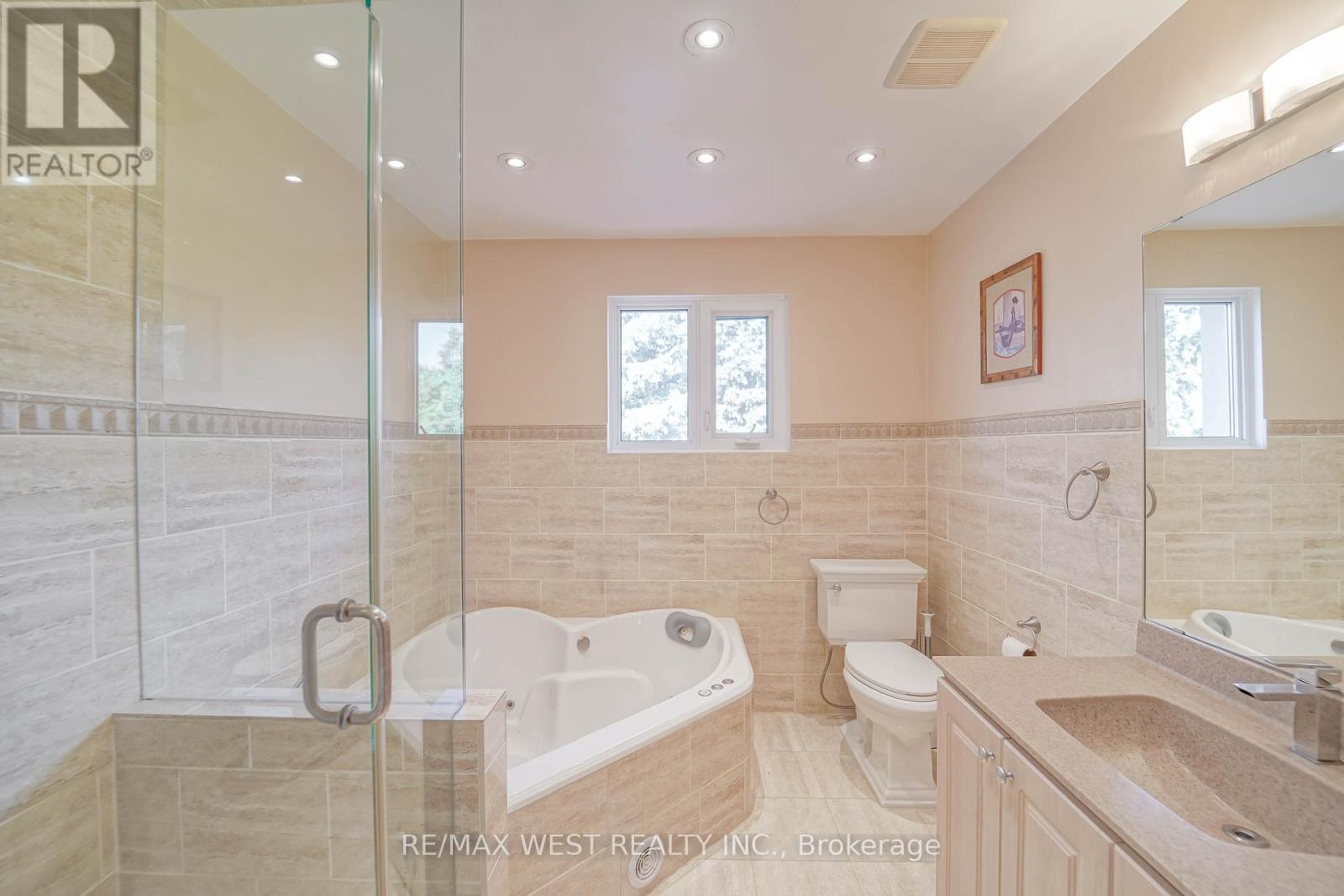 17 Clay Court, Toronto, Ontario  M9A 4S2 - Photo 12 - W12584494