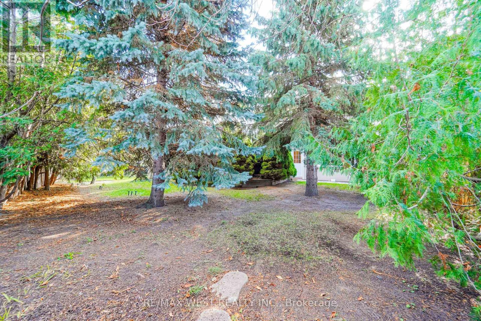 17 Clay Court, Toronto, Ontario  M9A 4S2 - Photo 18 - W12584494